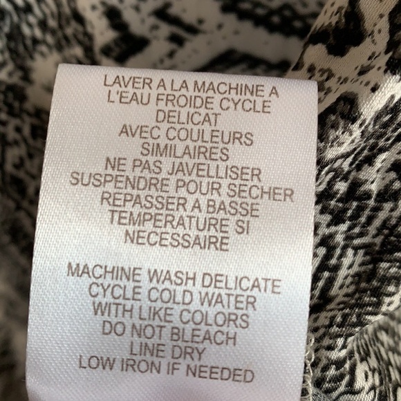 Tribal Sleeveless V-Neck Snakeskin Split Back Top - Picture 5 of 9